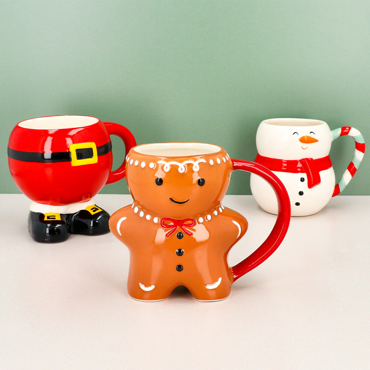 MUG WITH RED HANDLE GINGERBREAD MAN 360ML
