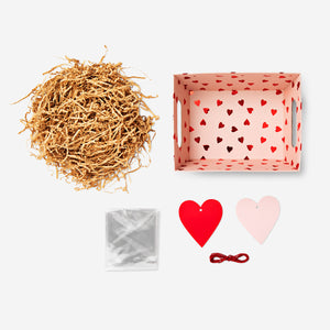 Kalp Desenli Sevgililer Günü Sepeti 22 cm x 18 cm