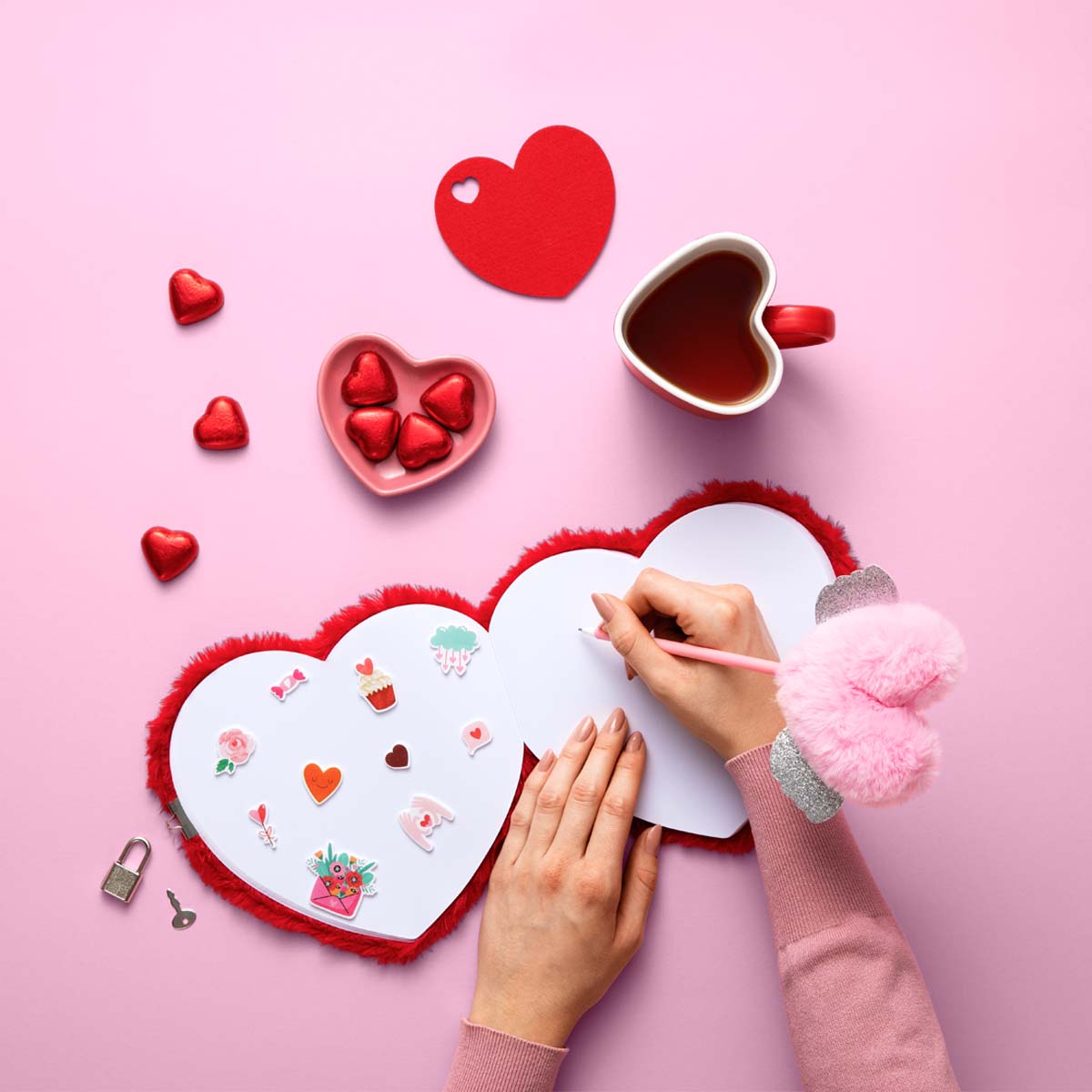 MUG 330ML CERAMIC HEART SHAPE RED