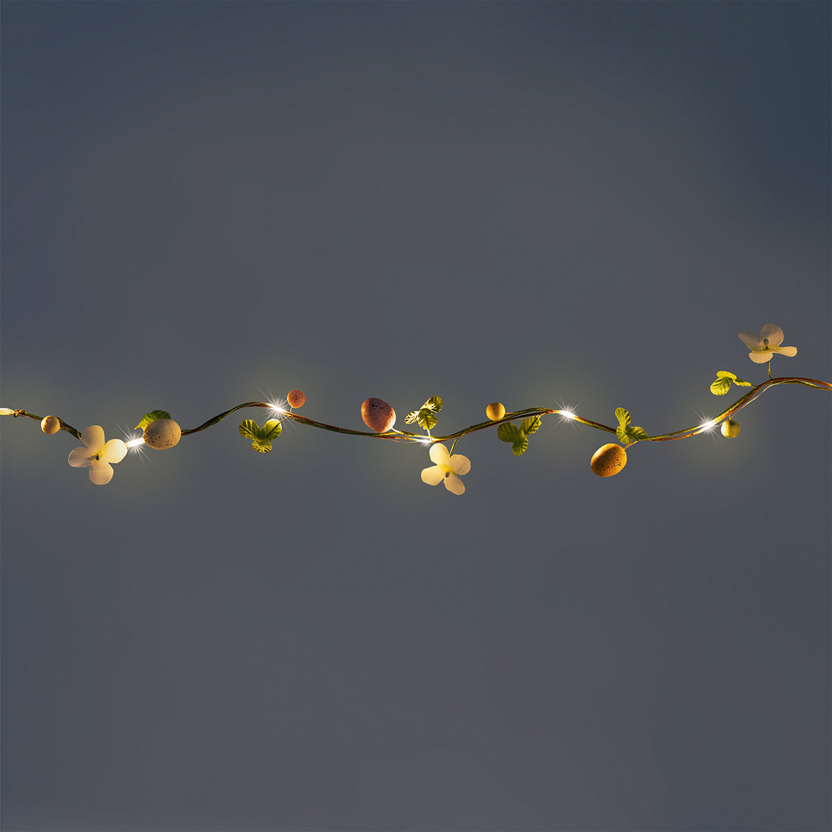 LIGHT CHAIN W EASTER EGGS AND LEAVES