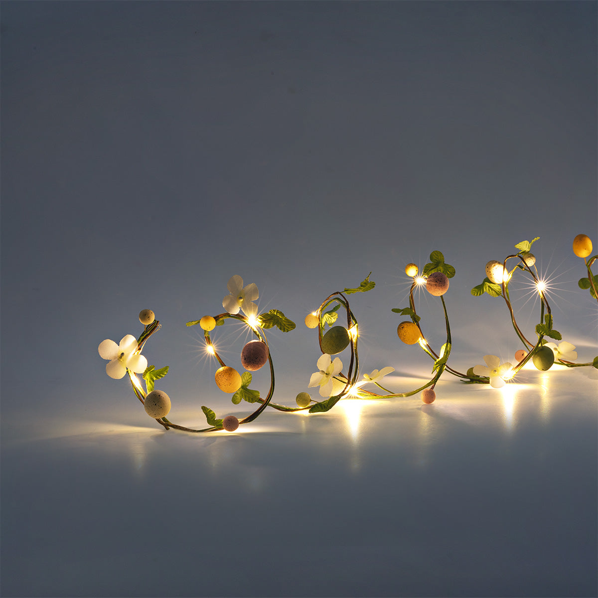 LIGHT CHAIN W EASTER EGGS AND LEAVES