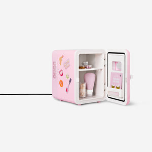Sticker Detaylı Pembe Mini Kozmetik Buzdolabı
