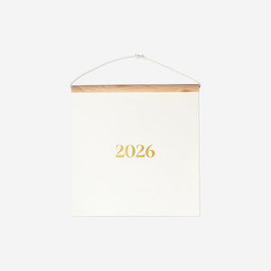 Beyaz Ahşap Detaylı 2026 Duvar Takvimi