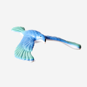 FINGER BALANCING EAGLE