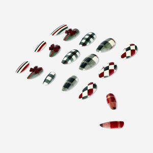 24'lü Yılbaşı Desenli Takma Tırnak Seti