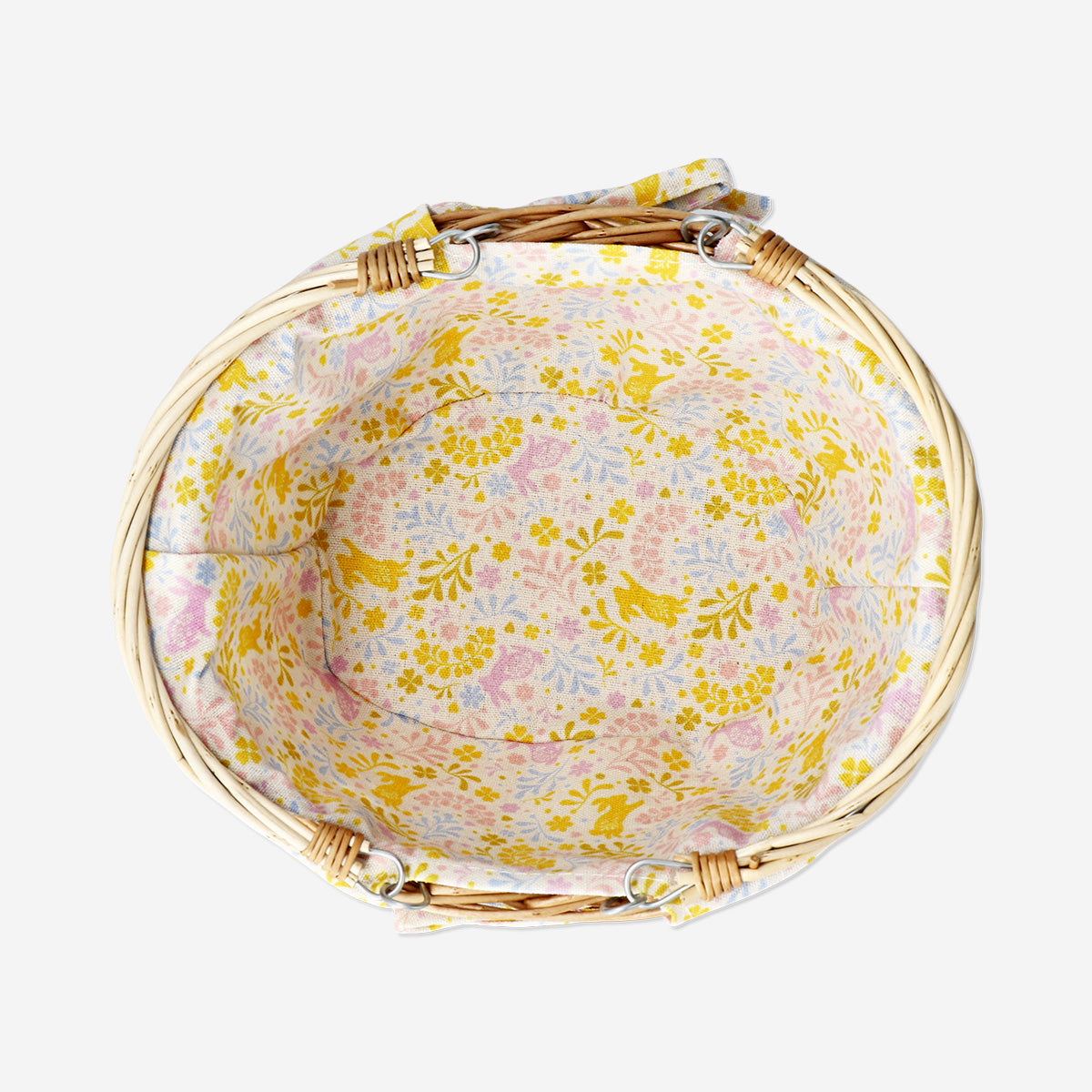 Picnic basket with fabric lining