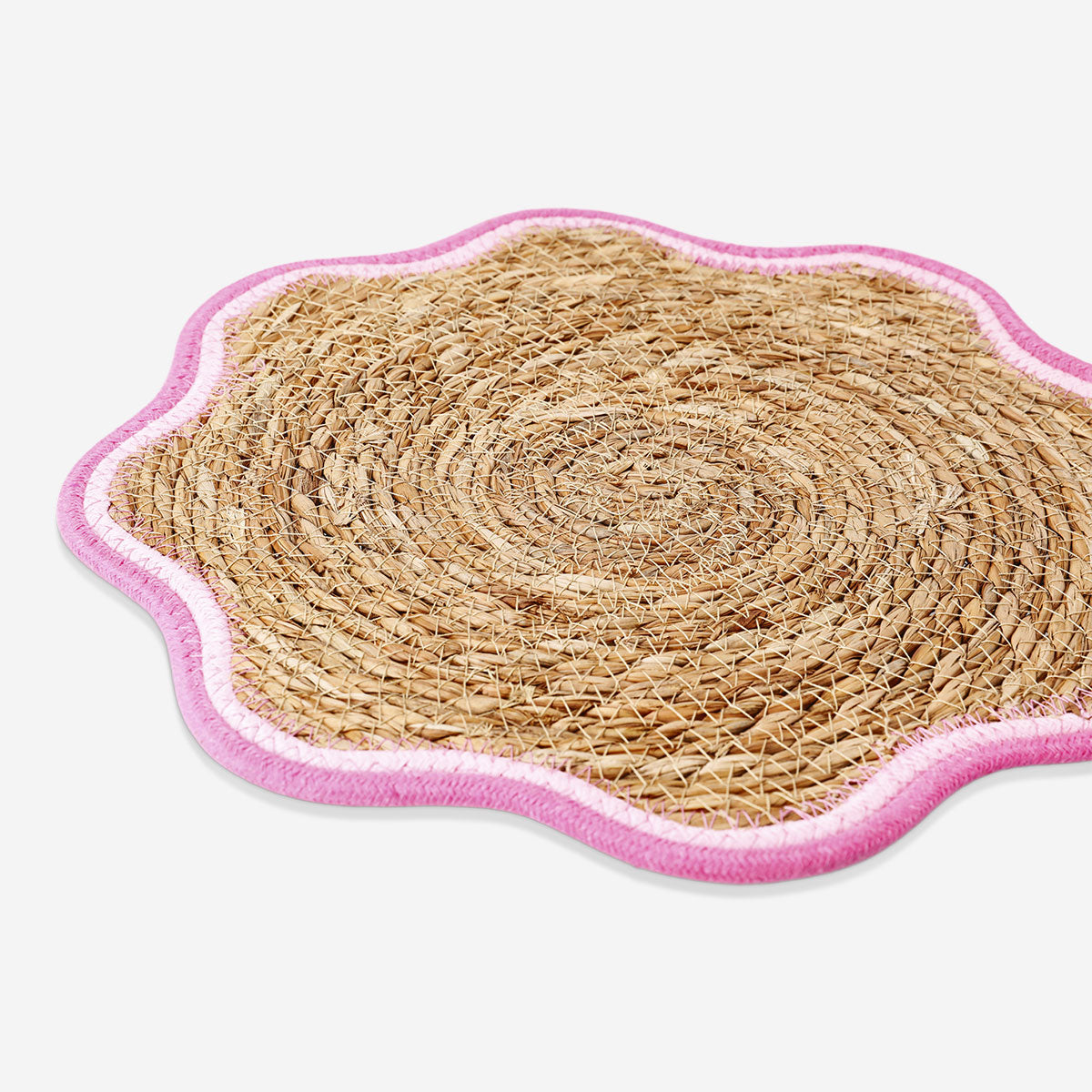 Woven cattail placemat with scalloped edge - 37 cm