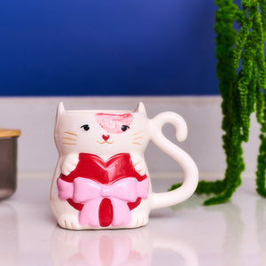 Kalp Tutan Kedi Şeklinde Seramik Kupa
