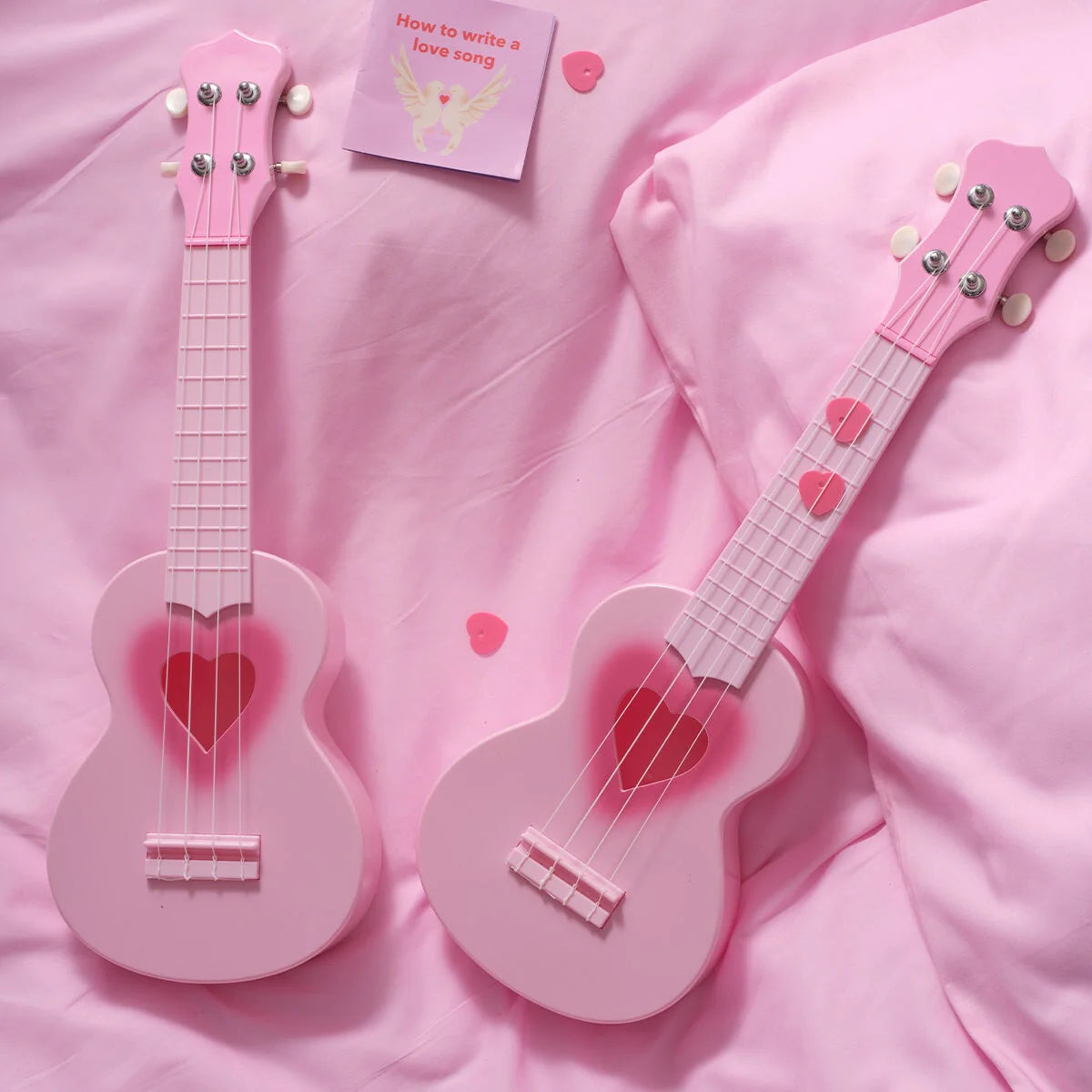 Pembe Kalpli Ukulele